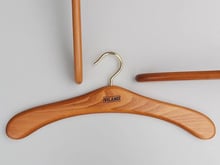 Вешалка Viland буковая для верхней одежды вишня 44.5х1.8 см (FS50630)