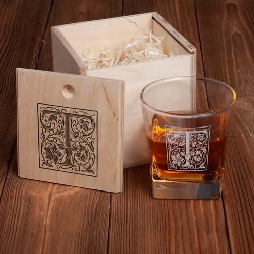 Стакан для виски BeriDari в деревянной коробке "Вензель" персонализированный 250 мл