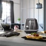 Тостер DeLonghi CTOT 2103 GY: Матеріал корпусу металл