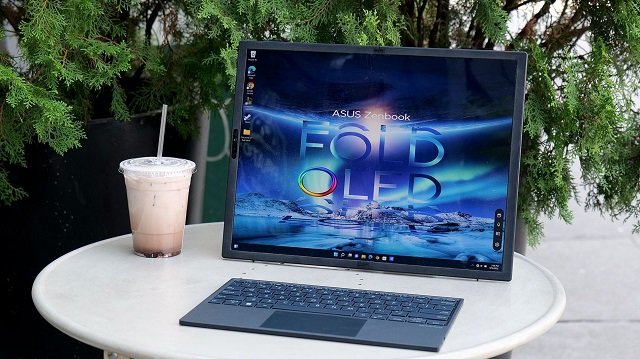 Монитор ASUS Zenbook 17 Fold OLED