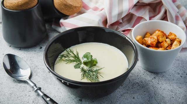 Сирний крем-суп з куркою