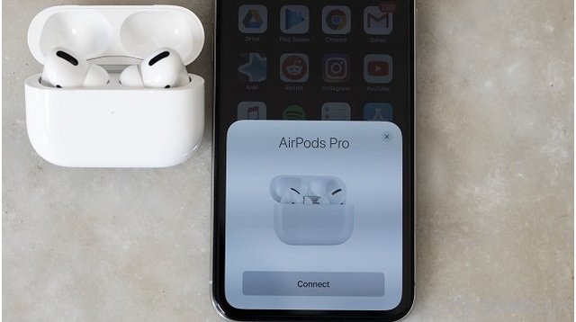 не работает один наушник airpods на айфоне